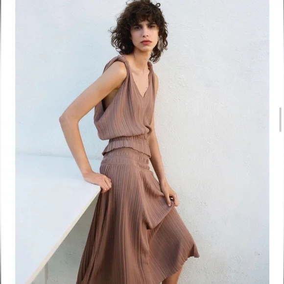 NWT Zara Limited Edition Knit Top & LE Knit Skirt Set: Top Size M Skirt Size L - Picture 1 of 13